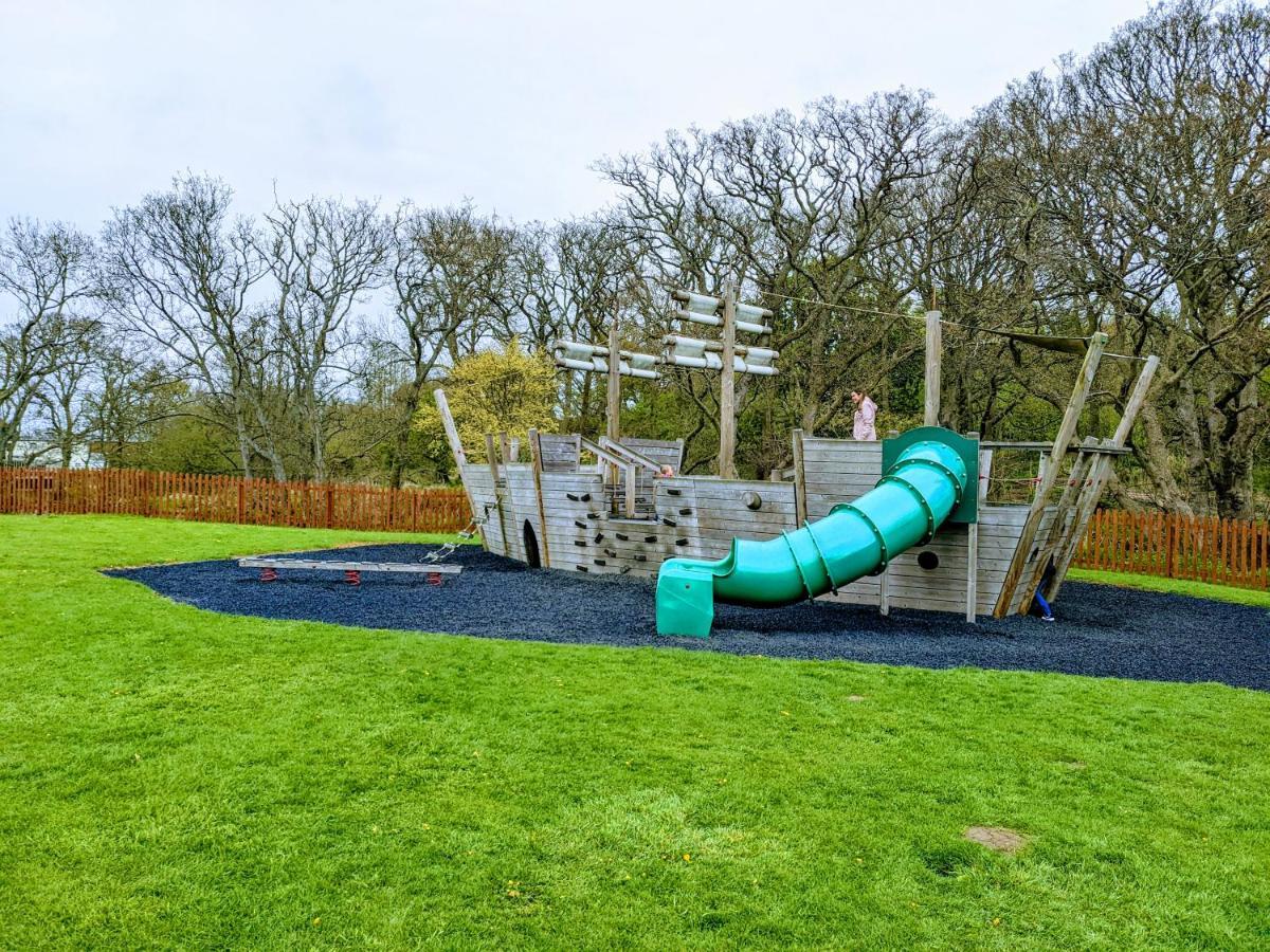 Puddleduck Lodge With Hot Tub On Felmoor Park Morpeth Extérieur photo
