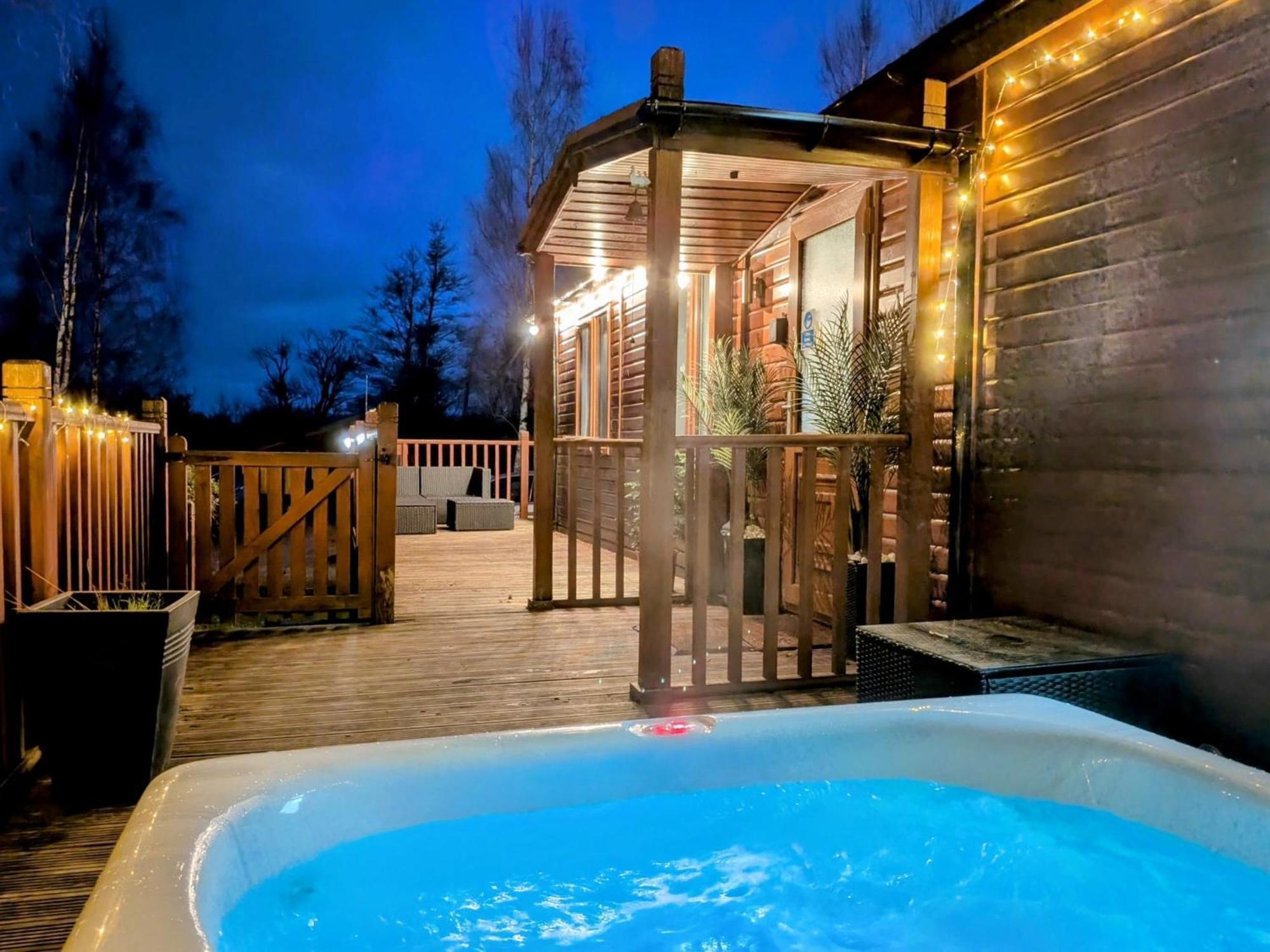 Puddleduck Lodge With Hot Tub On Felmoor Park Morpeth Extérieur photo